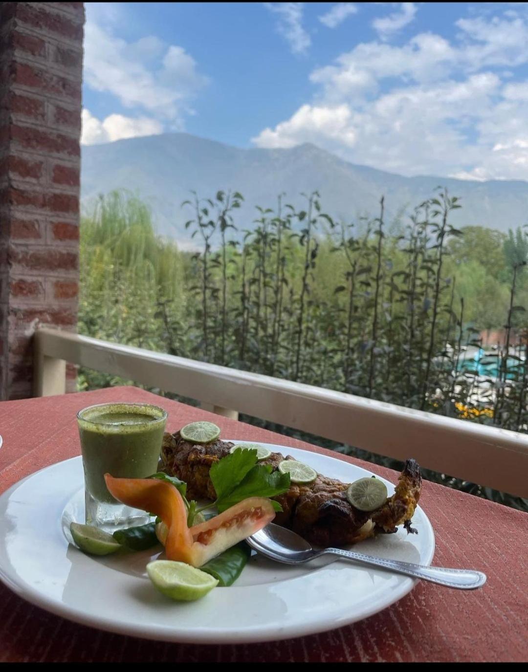 The Orchard Retreat & Spa Hotel Srinagar  Exterior photo